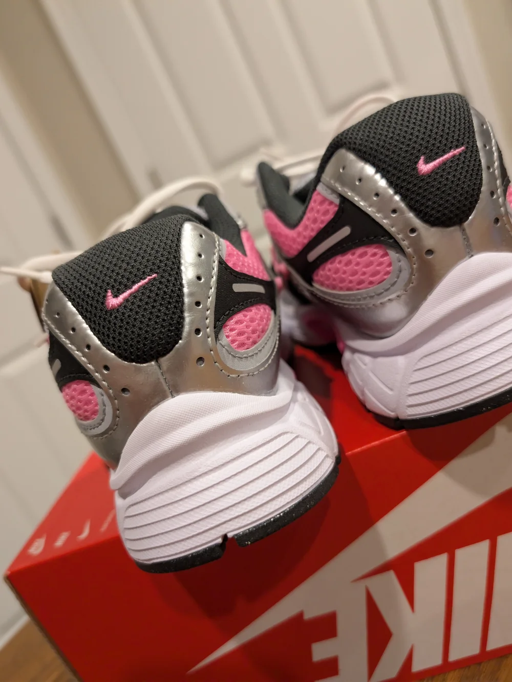 Nike V5 RNR Pink & Silver Running Shoes